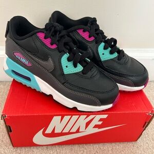 Like new Girl’s Size 12 Nike Air Max 270 Sneakers